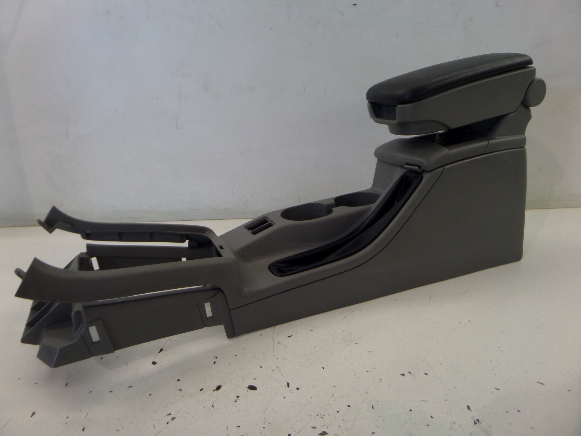 Subaru Forester 2.5XT Center Cup Holder Arm Rest Console
