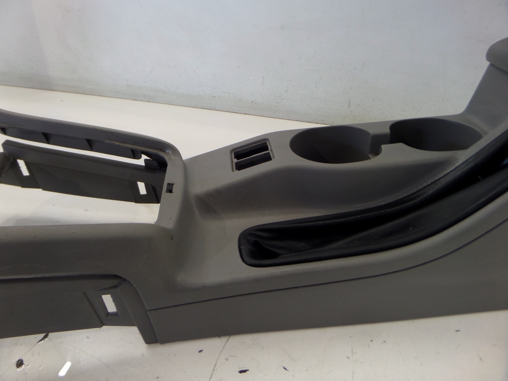 Subaru Forester 2.5XT Center Cup Holder Arm Rest Console